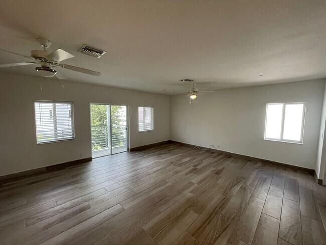 Foto del edificio - 603 NE 28th St