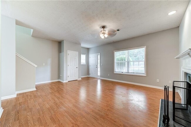 Building Photo - 4768 Sylvan St