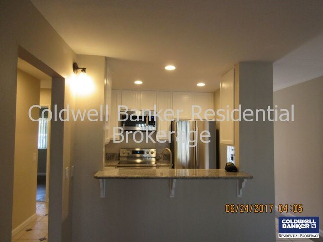 Building Photo - 368 E Surfside Dr