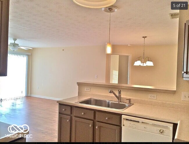Foto del edificio - 239 Legends Creek Way