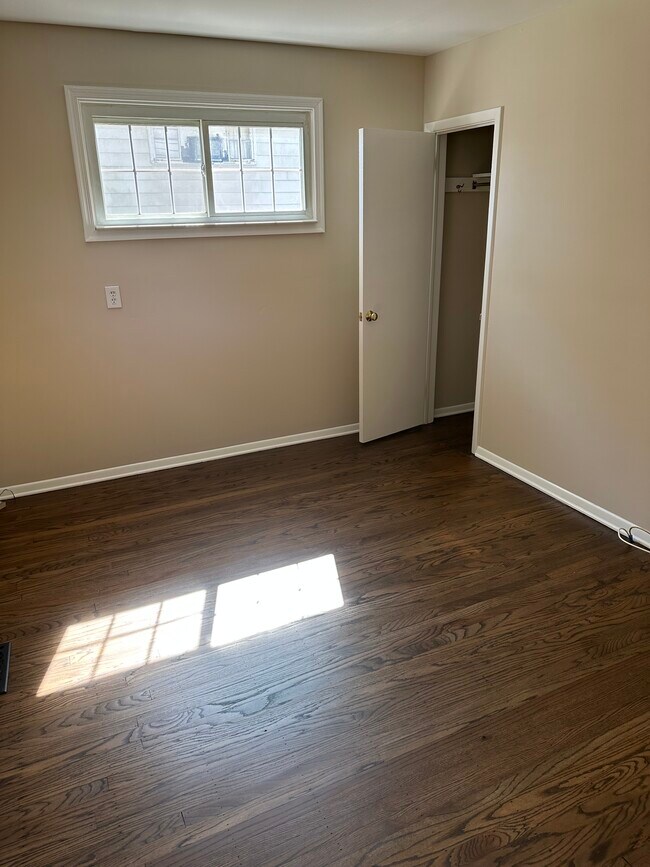 Building Photo - 738 Cedar Dr