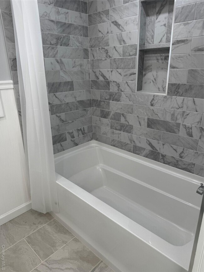 Foto del edificio - 8064 Albany Post Rd