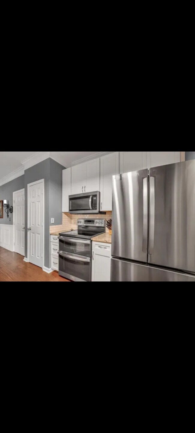 Stainless appliances - 1443 Cambridge Lakes Dr