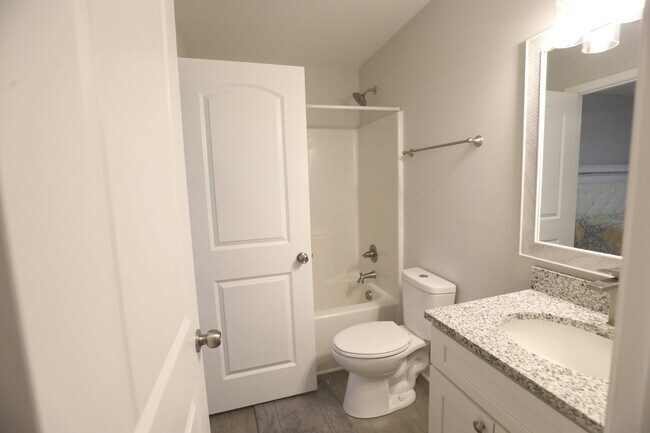 Foto del edificio - 1701 Tuxedo Junction Rd