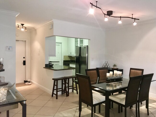 Foto del edificio - 200 E Royal Palm Rd