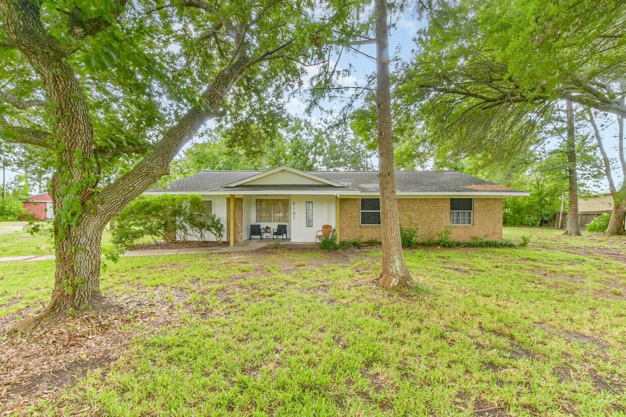 Foto principal - 5101 County Rd 138C