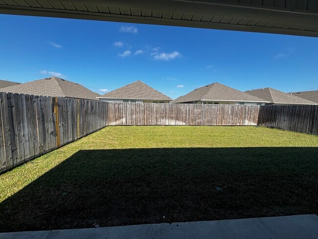 Building Photo - 5968 Pier Park Ave