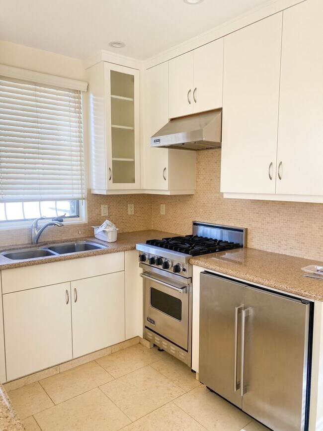 Foto del edificio - Beautiful 1 BD / 1 BA Granny Unit in Count...