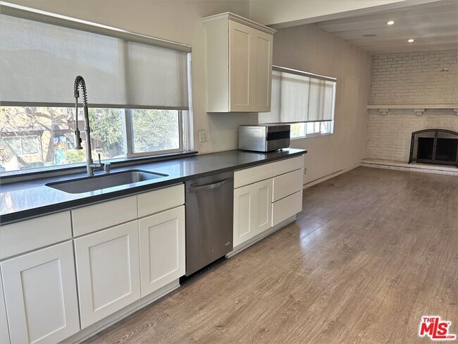 Building Photo - 410 Pershing Dr