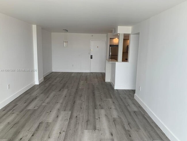 Building Photo - 1450 Brickell Bay Dr