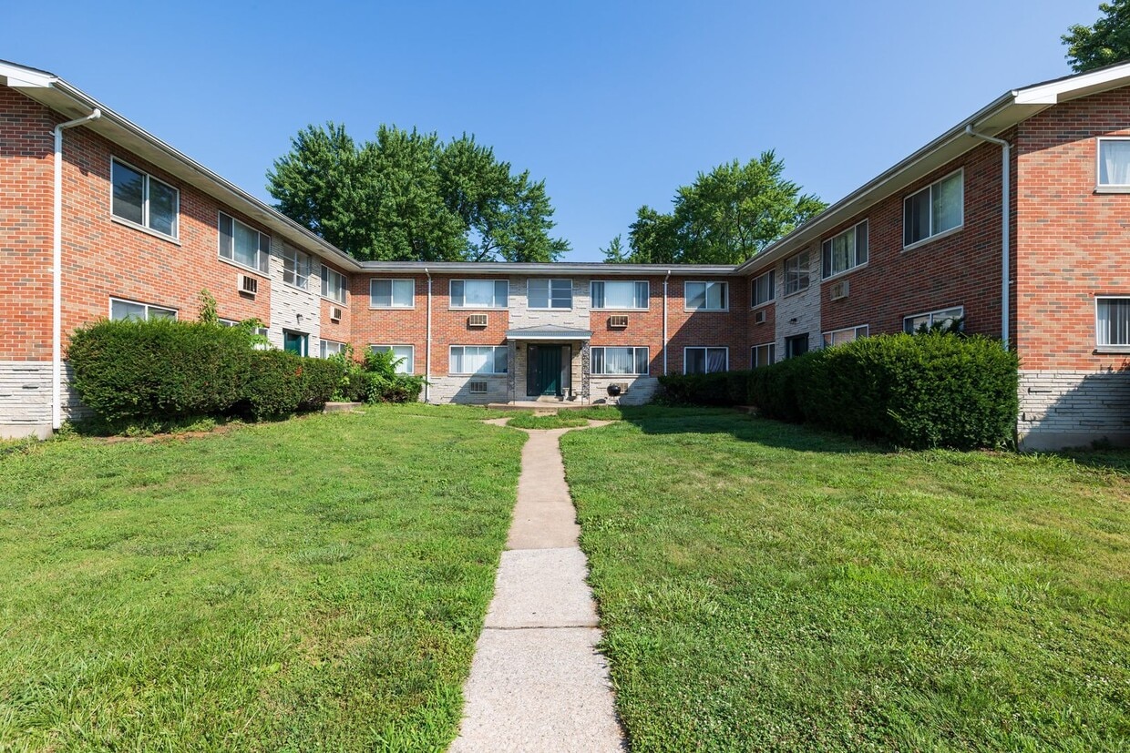 Primary Photo - Renovated 2 Bed 1 Bath 1ST FLOOR!