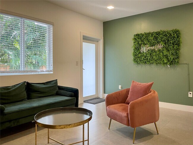 Foto del edificio - 220 NW 47th St