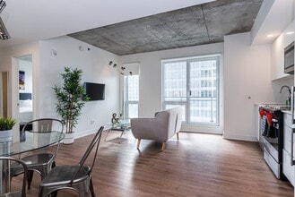 Building Photo - 1635 Rue Berri