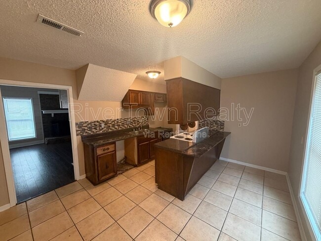 Building Photo - 5303 Sunray Dr