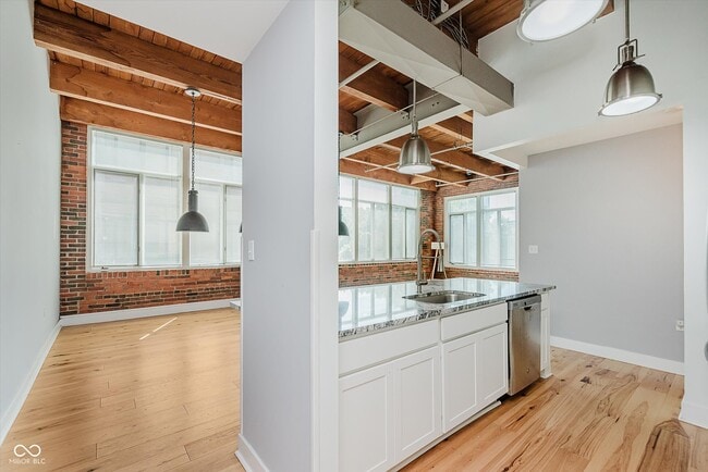 Building Photo - 430 N Park Ave