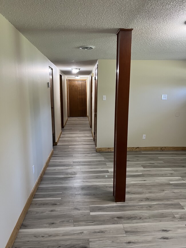 Building Photo - 4001 Island Home Pike