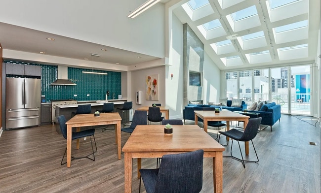 Building Photo - 1429 N Wells St