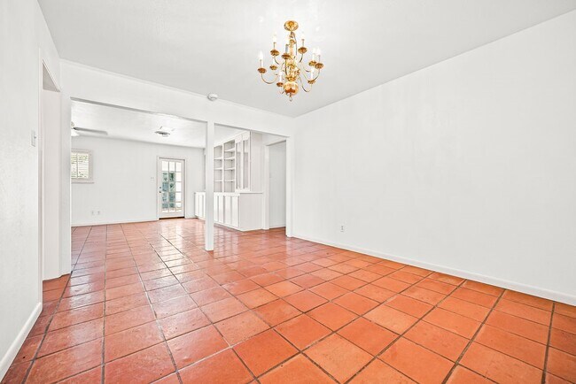 Foto del edificio - 630 Bradshaw Dr