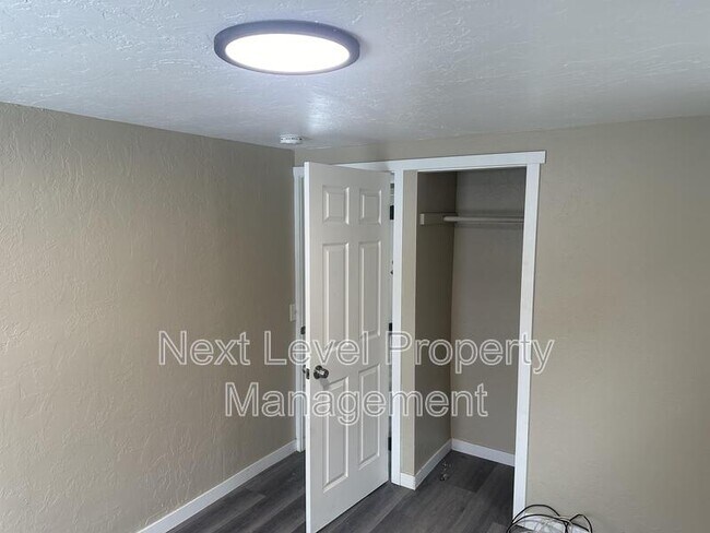 Foto del edificio - 1263 HWY 2 East - 15