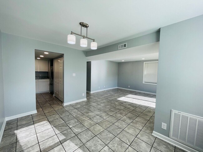 Foto del edificio - CHARMING CONDO IN STAFFORD!
