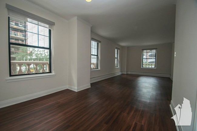 Foto del edificio - 200 E Chestnut St
