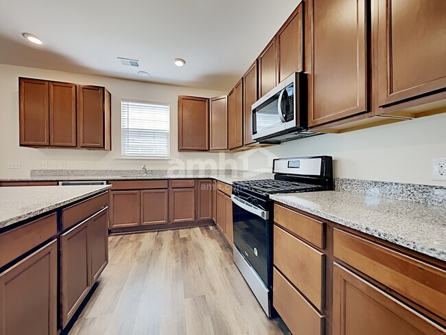 Building Photo - 102 Coopers Hawk Dr