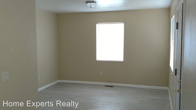 Building Photo - 1613 Darst Ave