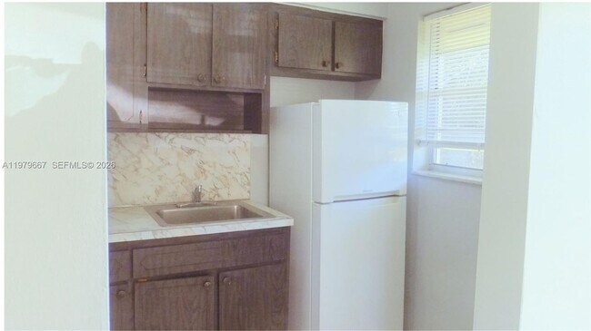 Foto del edificio - 6125 SW 48th Ct