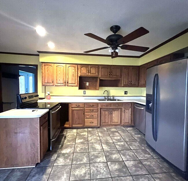 Building Photo - 1820 Perry Crossing Rd