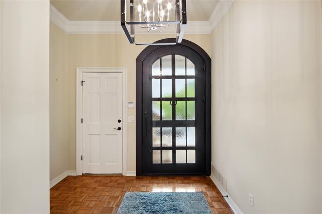 Foto del edificio - 9131 Valley Chapel Ln
