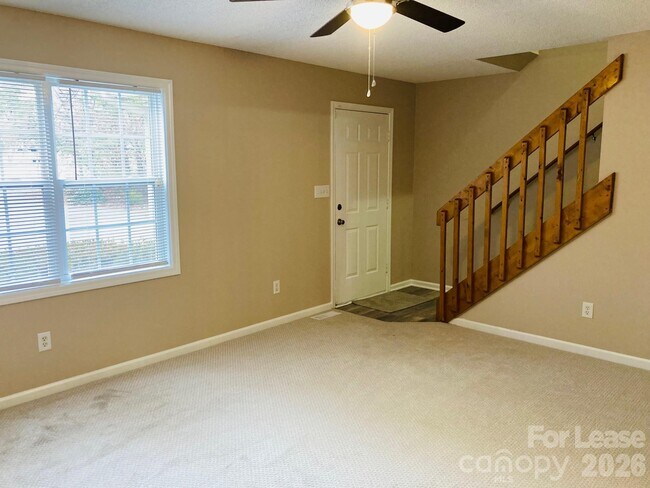 Foto del edificio - 6383 Kidville Rd