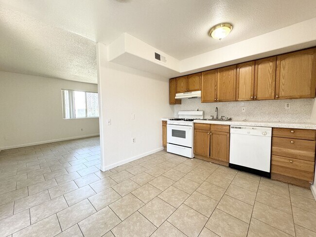 Building Photo - 44700 Las Palmas Ave