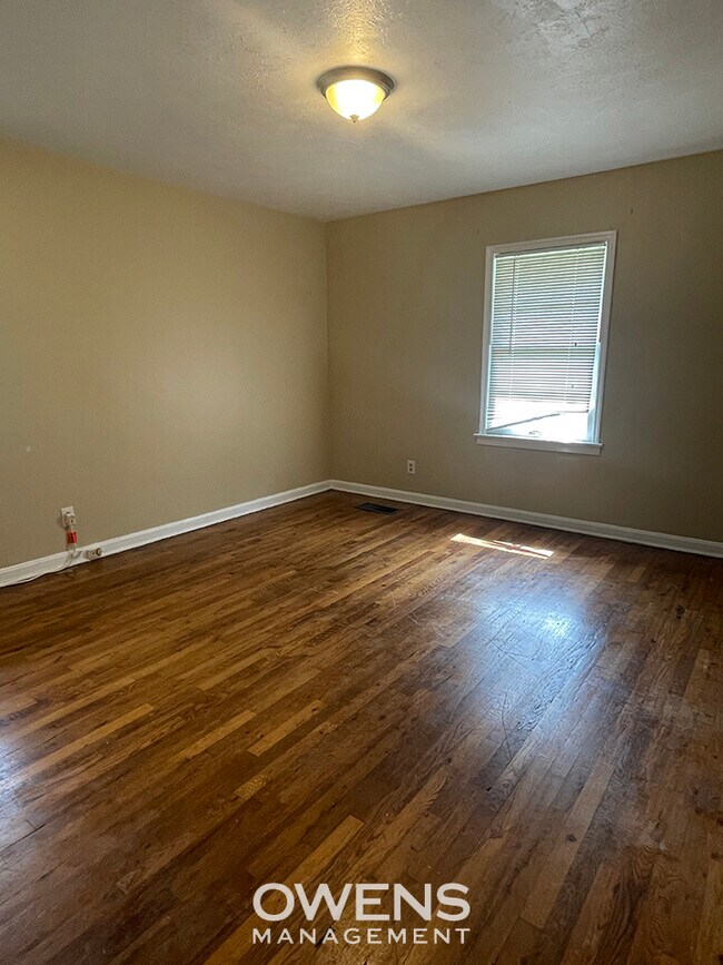 Building Photo - 2067 Rosebud Rd