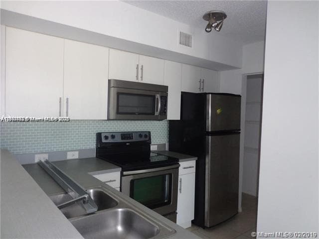 Building Photo - 777 SW 111th Way