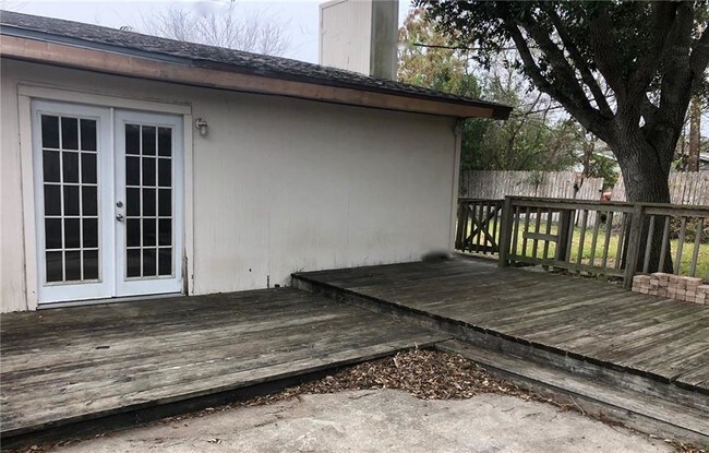 Foto del edificio - 817 Crestview Dr