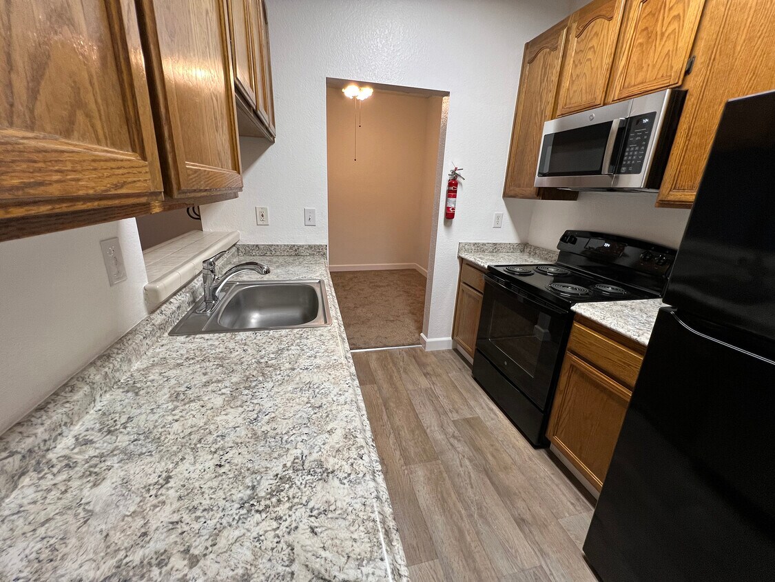 Foto principal - 39887 Cedar Blvd