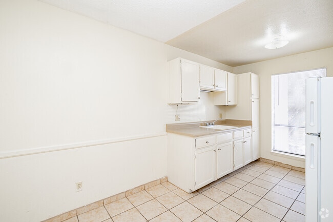 2BR, 1BA - 750SF - Kitchen / Dining Room - Buena Vida