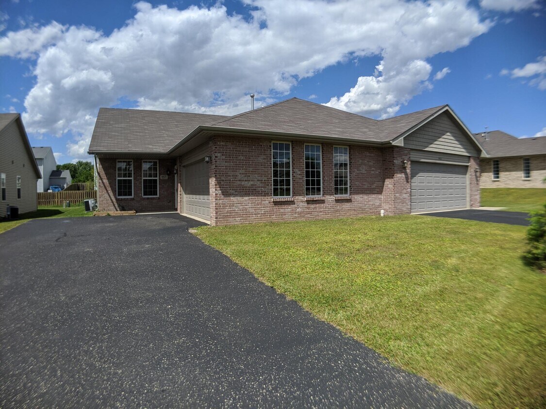 6456 Harvest Ln Unit 1, Machesney Park, IL 61115 Condo for Rent in Machesney Park, IL