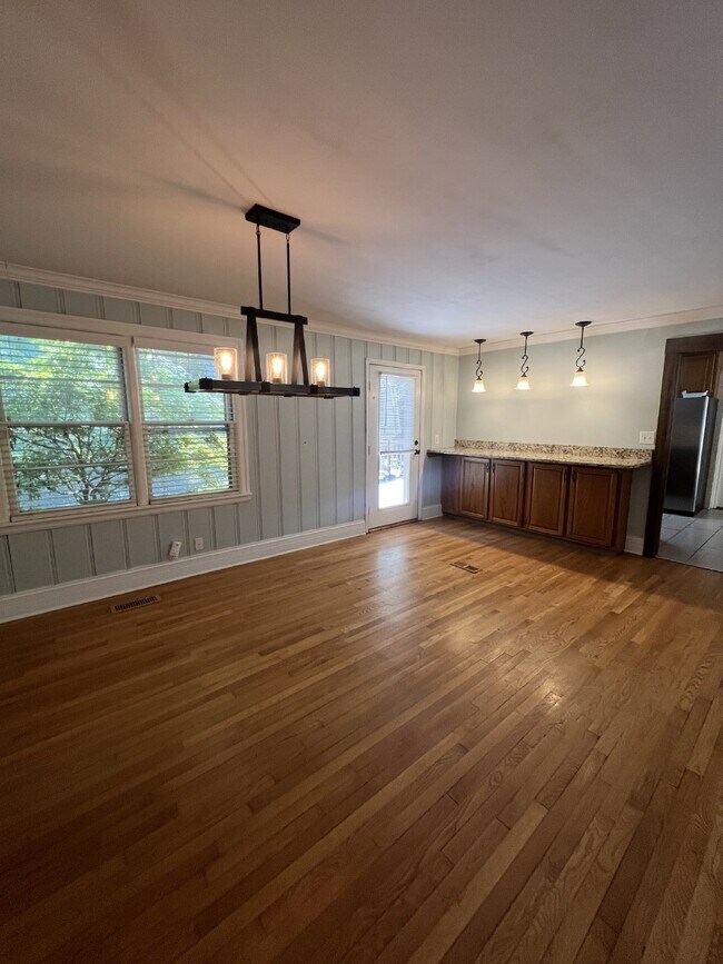 Building Photo - The North Shore Charmer