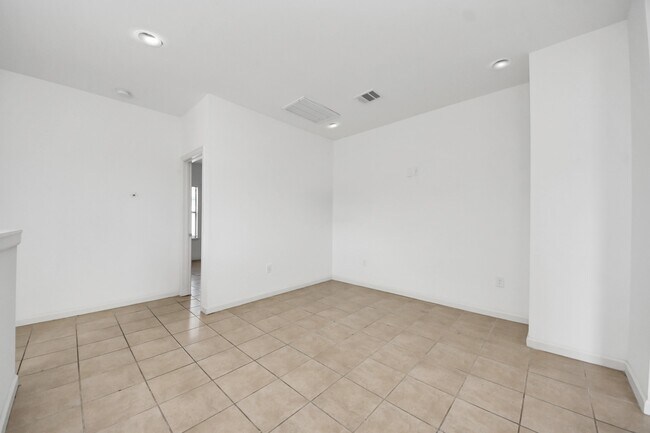 Building Photo - 4335 Oak Ridge Dr