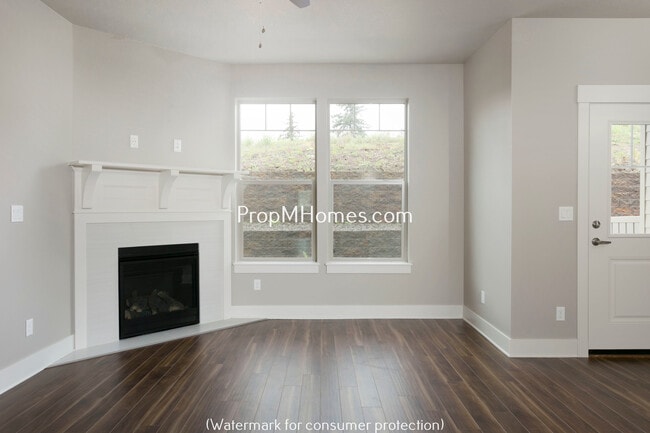 Building Photo - Stunning Craftsmanship In this Three Bedro...