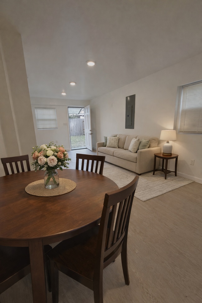 Foto del edificio - 336 W 18th St