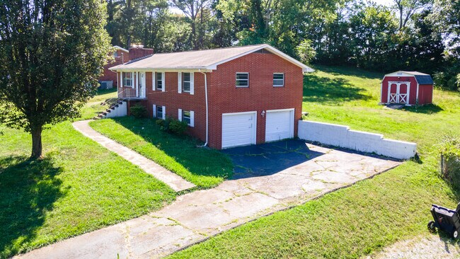 Building Photo - 6633 Wachese Ln
