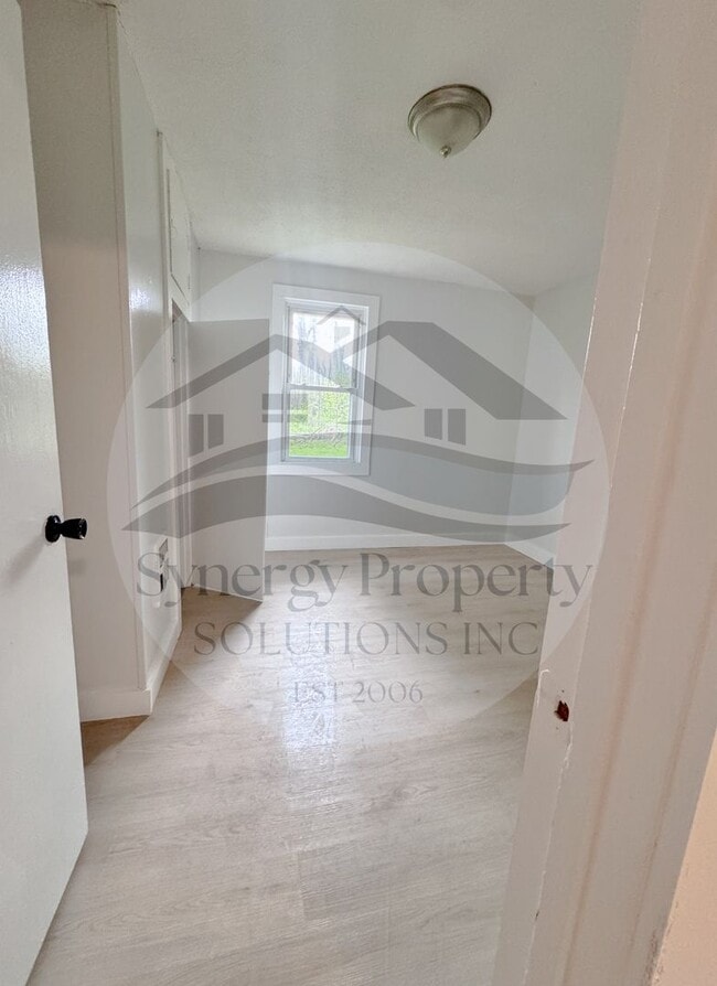 Building Photo - One Bedroom House Available Now