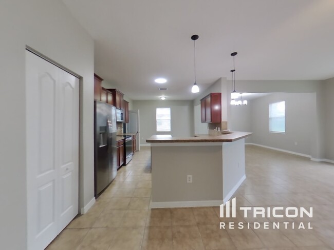 Building Photo - 6412 Twin Bridges Dr