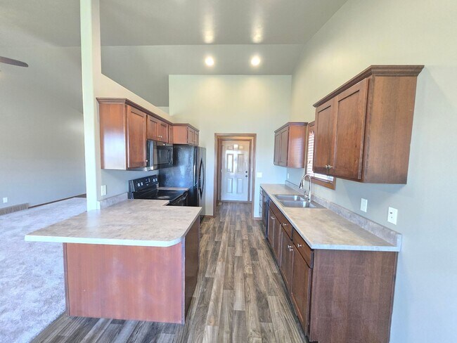 Foto del edificio - East Sioux Falls 4 Bed, 3 Bath Walkout Twi...