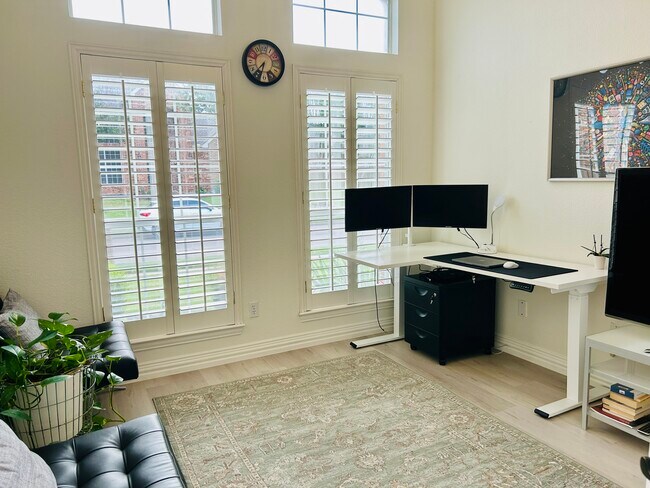 Foto del edificio - 8425 Brooksby Dr