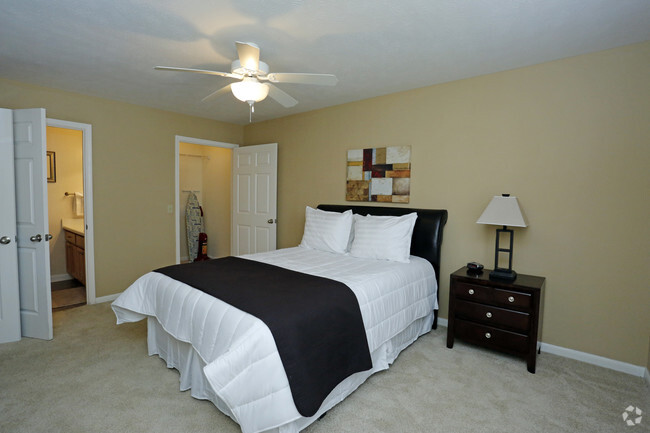 Bldg 8, Master Bedroom - The Landings Apartments