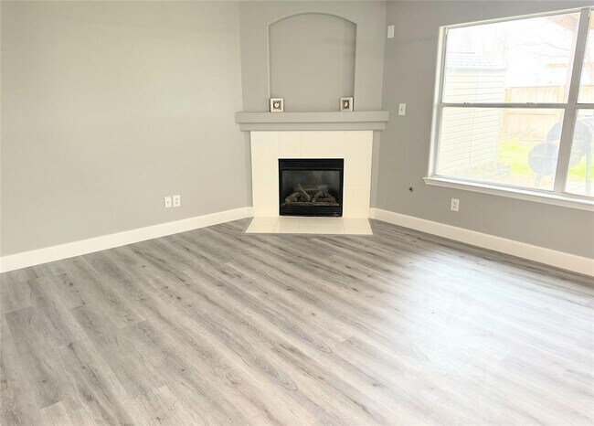 Building Photo - 1611 Wooded Acres Dr