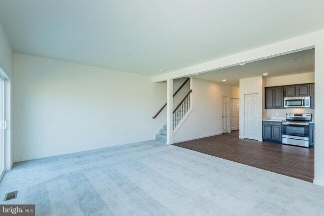 Building Photo - 1756 Fairbank Ln